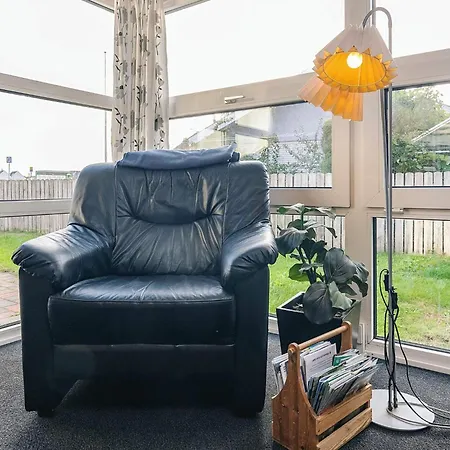 10 Person In Thisted-by Traum