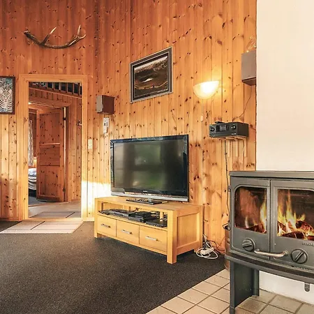 10 Person In Thisted-by Traum