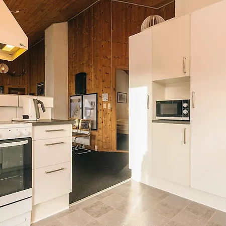 10 Person In Thisted-by Traum