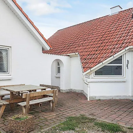 10 Person In Thisted-by Traum